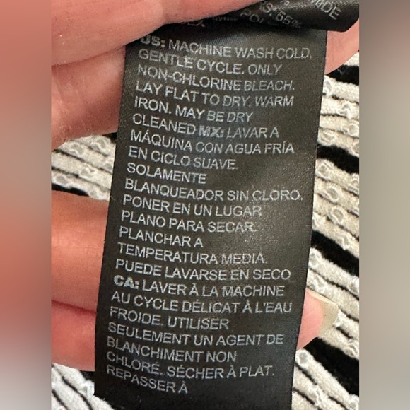 White House Black Market Black & White Sweater V Neck Tank size Medium - Picture 7 of 10